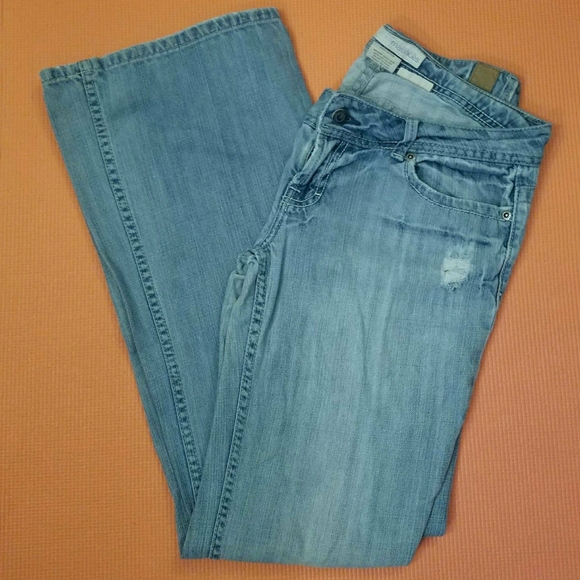 Light Wash Wide Leg Lowrise Jeans - Picture 2 of 4